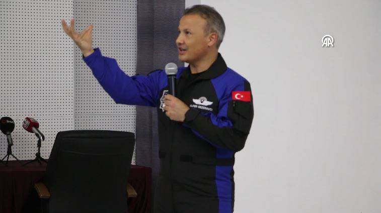 Türkiye'nin ilk astronotu Gezeravcı Eskişehir'de öğrencilerle buluştu - Resim: 7